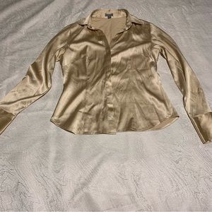Ann Taylor size 6 petite gold button-down